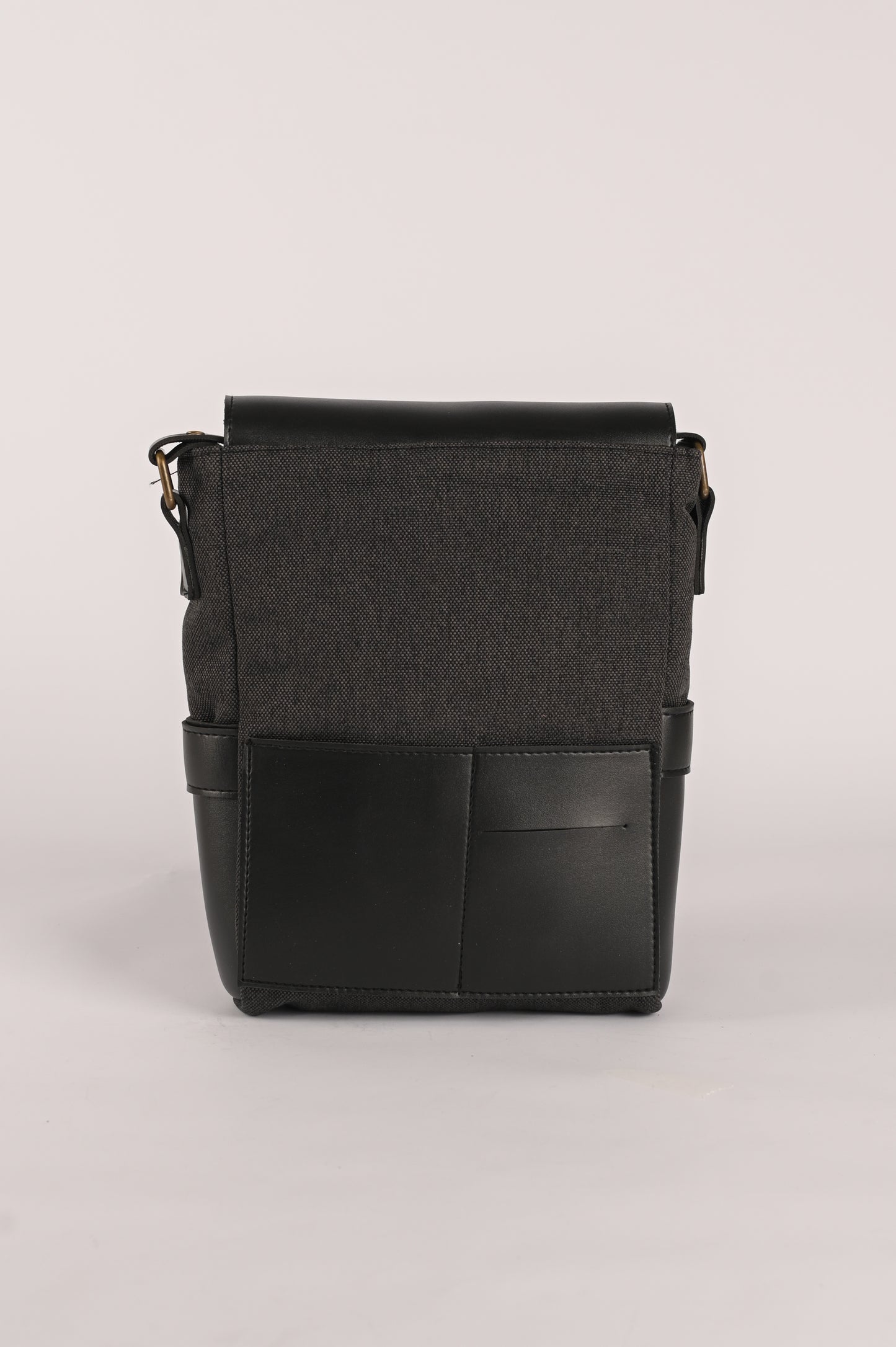 Cherm Messenger - Black and Charcoal Grey