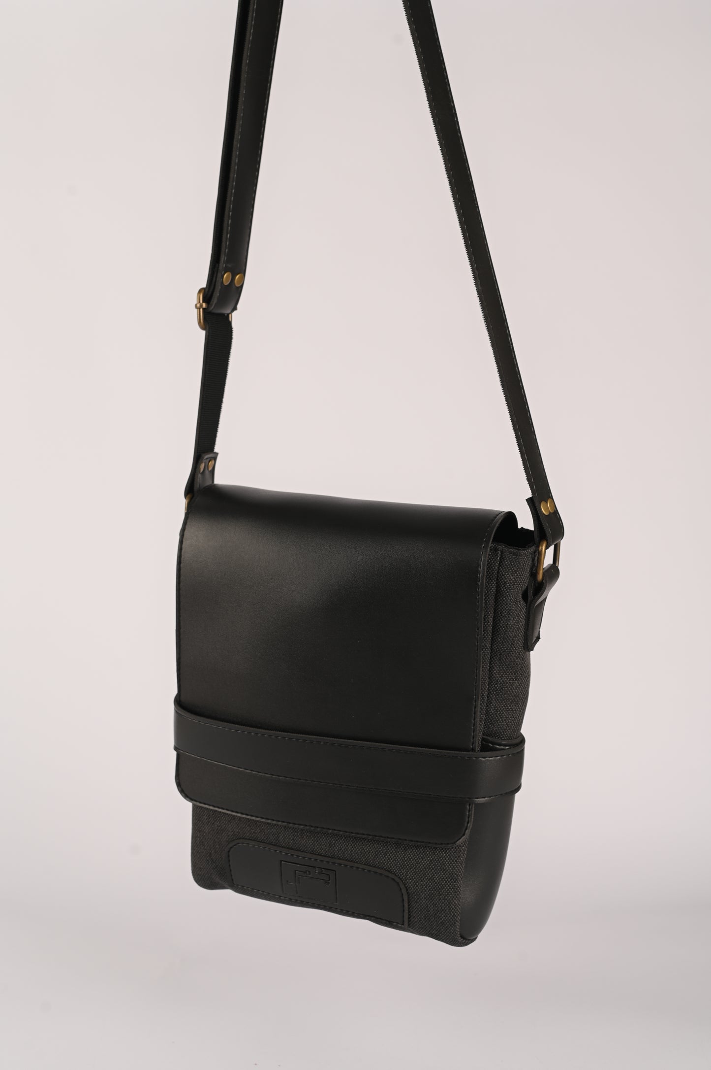 Cherm Messenger - Black and Charcoal Grey