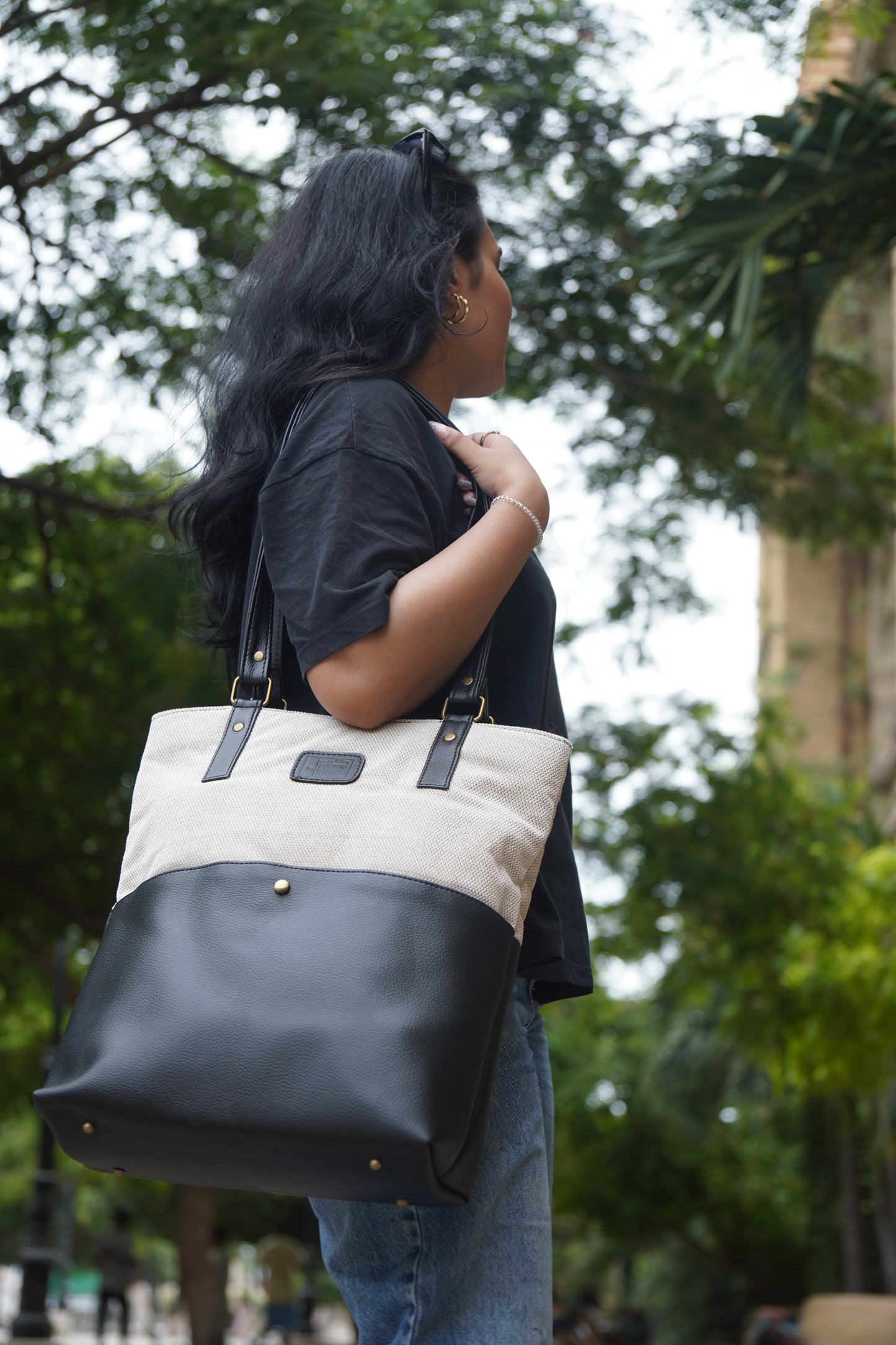 Tote-ally Cherm - Black and Beige