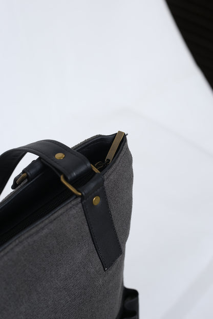 Tote-ally Cherm - Black & Grey