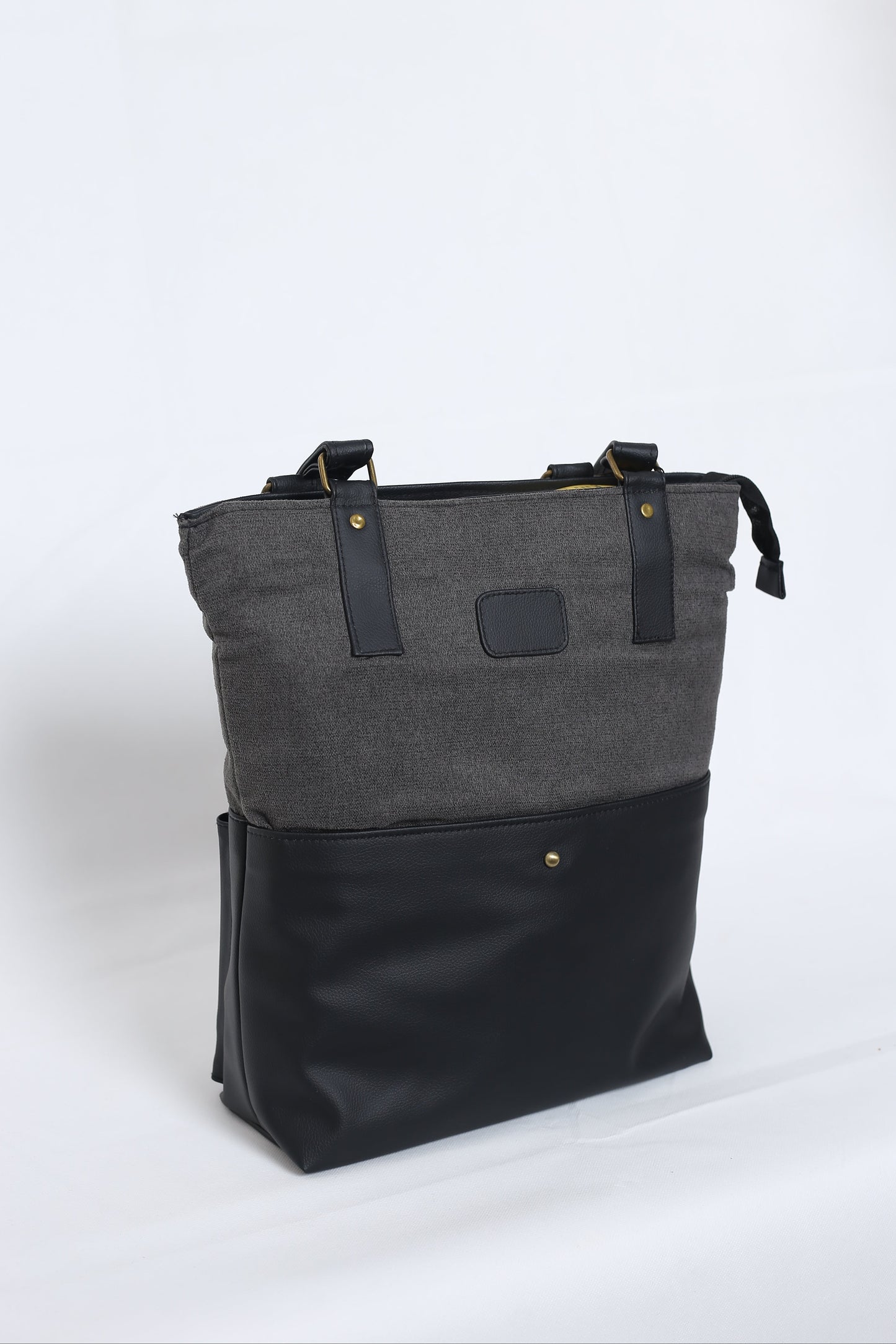 Tote-ally Cherm - Black & Grey
